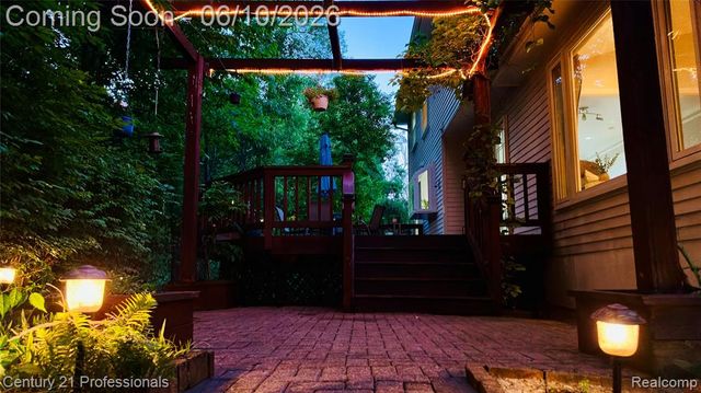 425 Cherry Grove Lane, Walled Lake, MI 48390