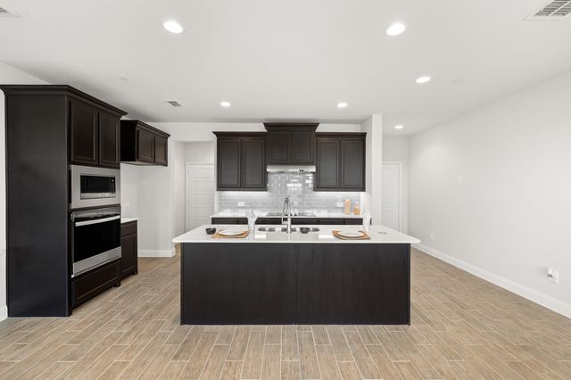 656 Sandiford Court, Mansfield, TX 76063