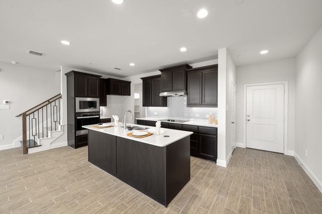 656 Sandiford Court, Mansfield, TX 76063