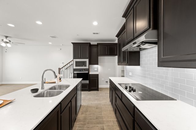 656 Sandiford Court, Mansfield, TX 76063