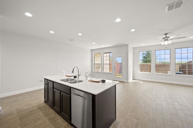 656 Sandiford Court, Mansfield, TX 76063