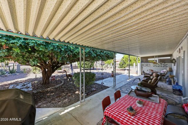 9714 W BROKENSTONE Drive, Sun City, AZ 85351