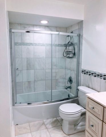 1108 castilian Court 211, Glenview, IL 60025