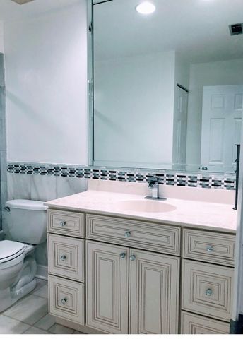 1108 castilian Court 211, Glenview, IL 60025