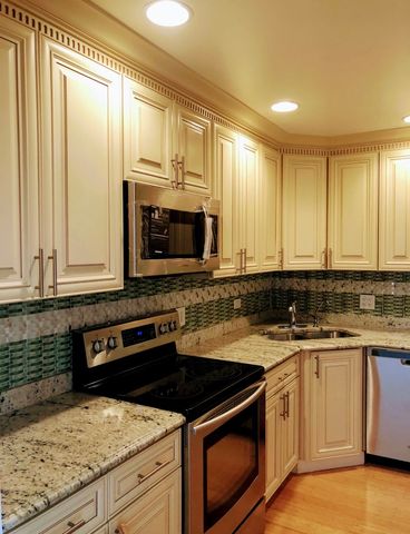 1108 castilian Court 211, Glenview, IL 60025