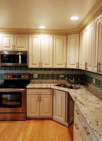 1108 castilian Court 211, Glenview, IL 60025