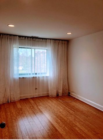 1108 castilian Court 211, Glenview, IL 60025