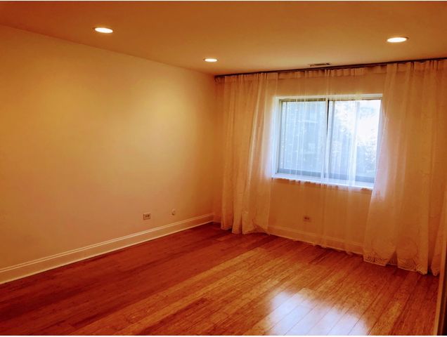 1108 castilian Court 211, Glenview, IL 60025