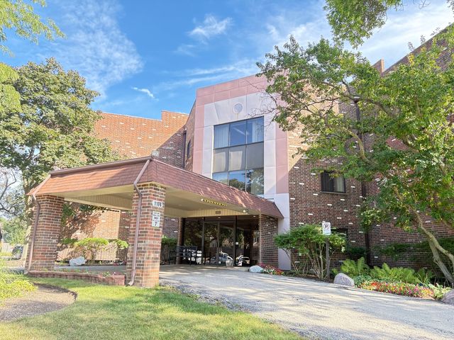 1108 castilian Court 211, Glenview, IL 60025