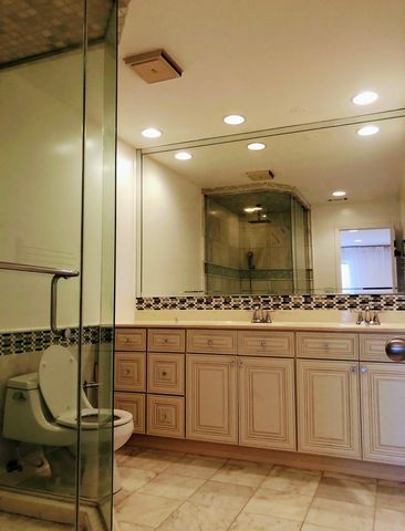 1108 castilian Court 211, Glenview, IL 60025