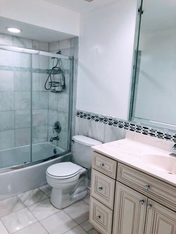 1108 castilian Court 211, Glenview, IL 60025