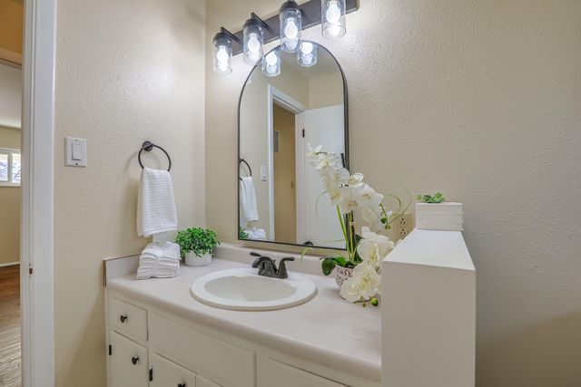 3601 Mary Ellen Street NE, Albuquerque, NM 87111