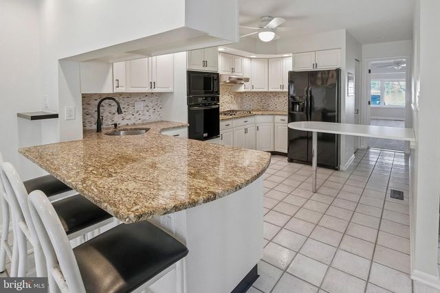 21 DIS CT, Sewell, NJ 08080