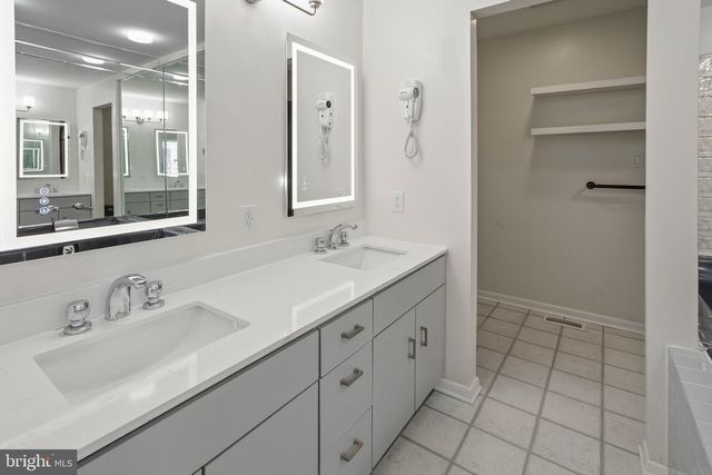 21 DIS CT, Sewell, NJ 08080