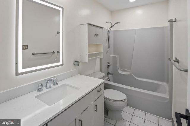 21 DIS CT, Sewell, NJ 08080