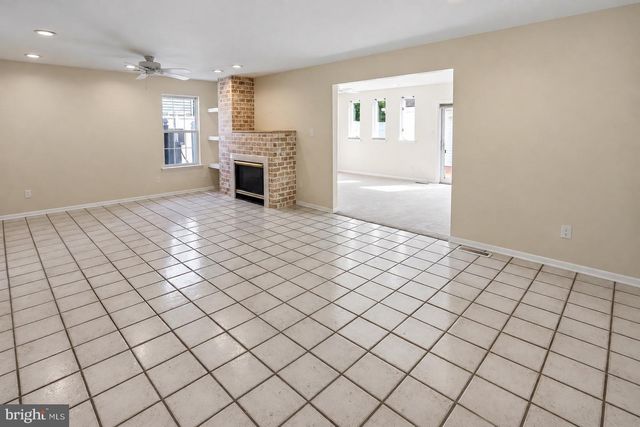 21 DIS CT, Sewell, NJ 08080