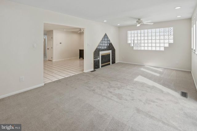 21 DIS CT, Sewell, NJ 08080
