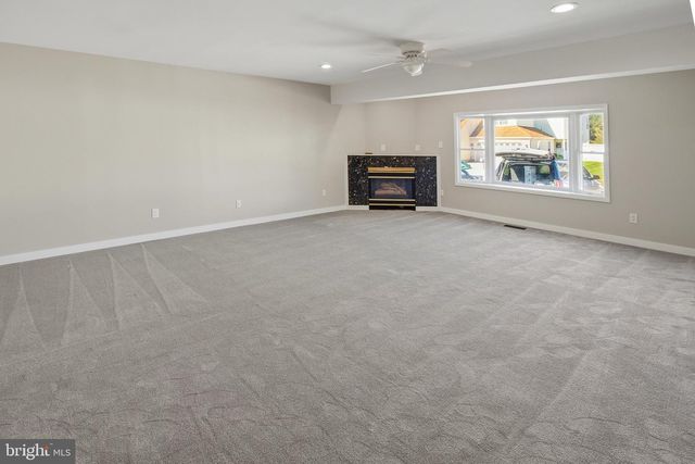 21 DIS CT, Sewell, NJ 08080