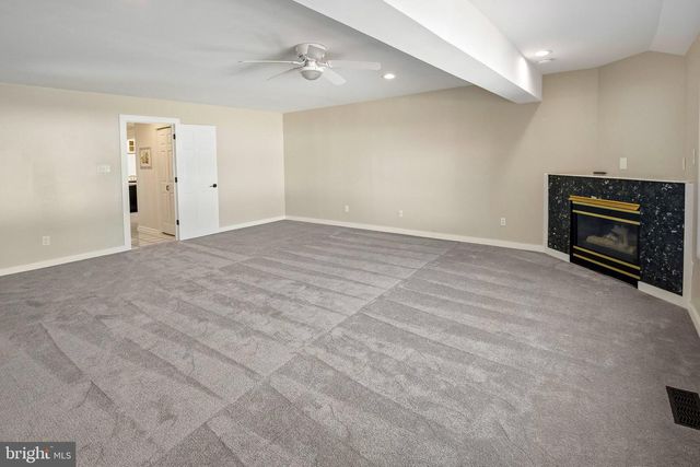 21 DIS CT, Sewell, NJ 08080