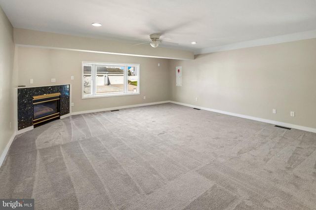 21 DIS CT, Sewell, NJ 08080
