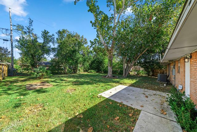 9614 Long Branch Lane, Houston, TX 77055