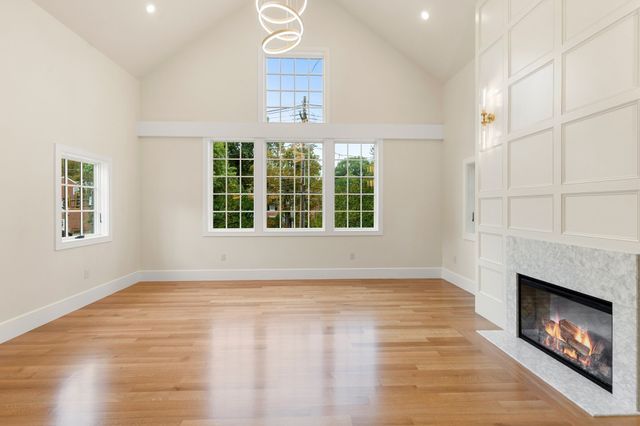 2 Pleasant St 2, Lexington, MA 02421
