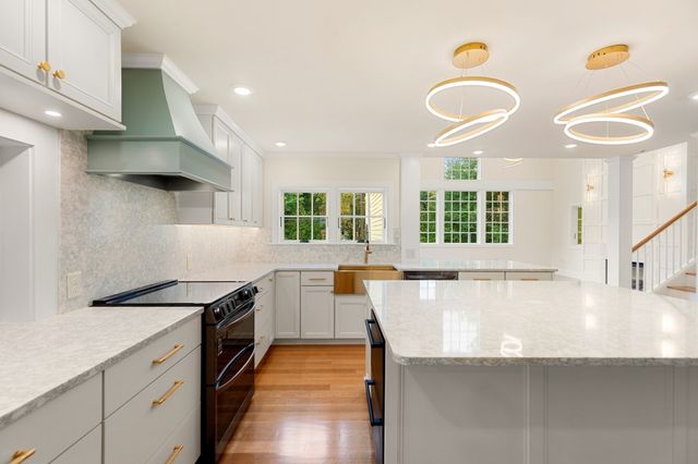 2 Pleasant St 2, Lexington, MA 02421