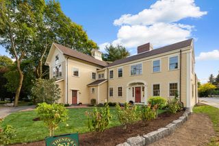 2 Pleasant St 2, Lexington, MA 02421