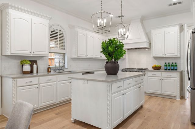 6828 Chevy Chase Avenue, Dallas, TX 75225