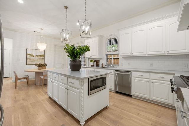 6828 Chevy Chase Avenue, Dallas, TX 75225
