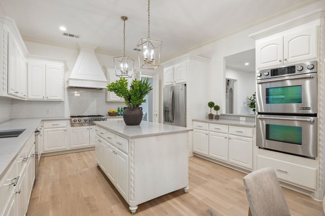 6828 Chevy Chase Avenue, Dallas, TX 75225