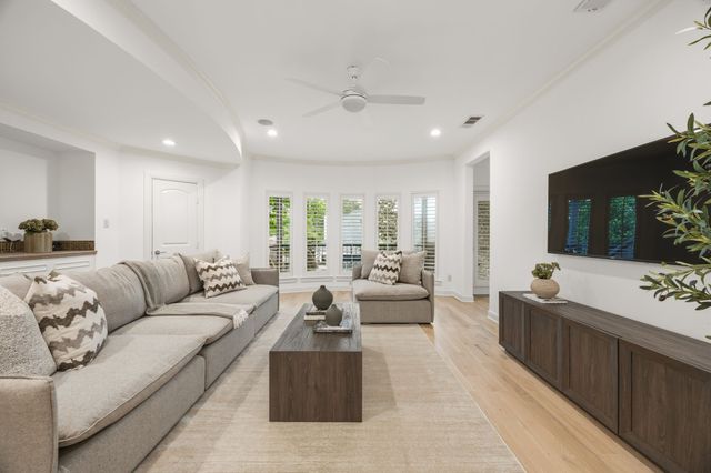 6828 Chevy Chase Avenue, Dallas, TX 75225
