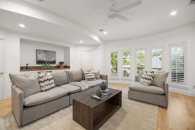 6828 Chevy Chase Avenue, Dallas, TX 75225
