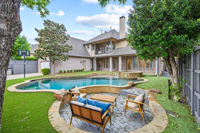 6828 Chevy Chase Avenue, Dallas, TX 75225