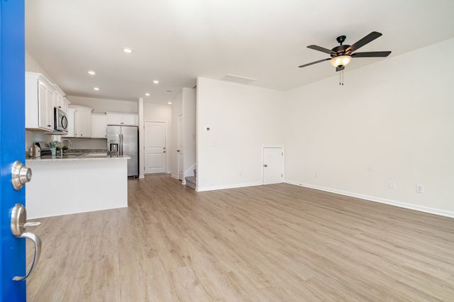 109 Hook and Ladder Ln, La Vergne, TN 37086
