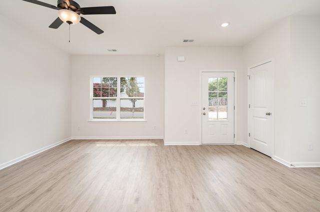 109 Hook and Ladder Ln, La Vergne, TN 37086