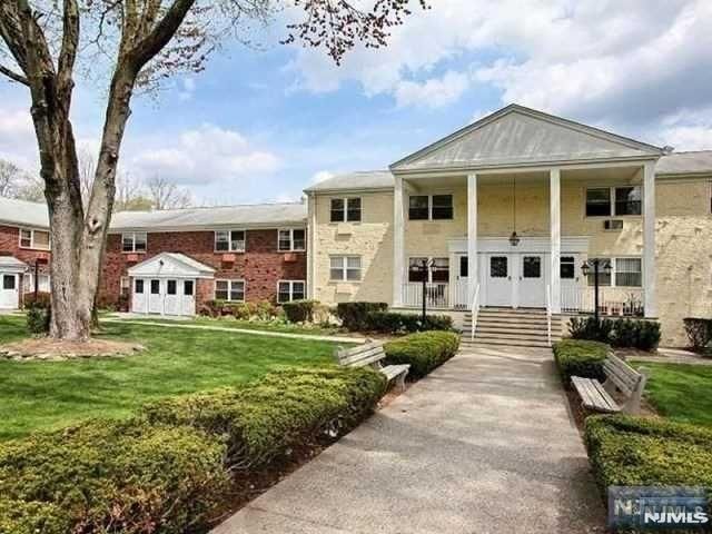 17 Regency Park 17, Ramsey, NJ 07446