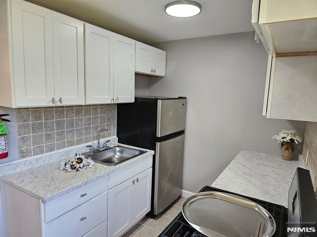 17 Regency Park 17, Ramsey, NJ 07446