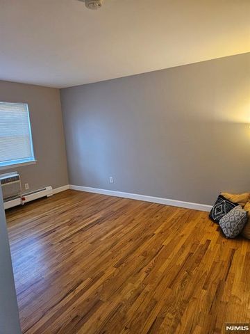 17 Regency Park 17, Ramsey, NJ 07446