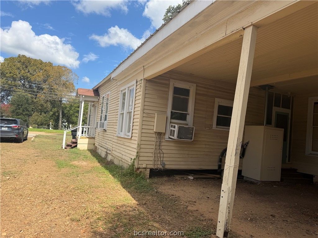 505 West Buck Street, Caldwell, TX 77836 — photo 2