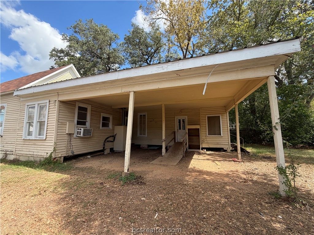 505 West Buck Street, Caldwell, TX 77836 — photo 3