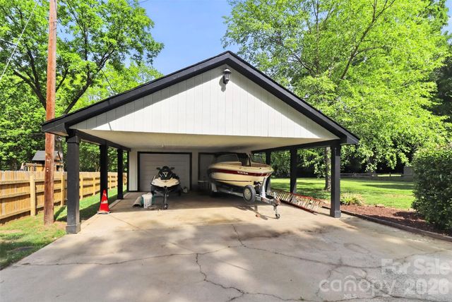 6632 Lancer Drive, Charlotte, NC 28226