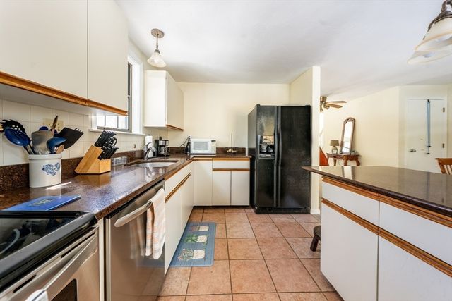 195 Falmouth Rd 9F, Mashpee, MA 02649