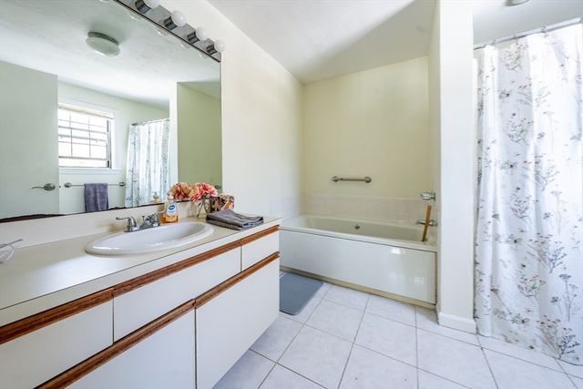 195 Falmouth Rd 9F, Mashpee, MA 02649