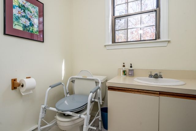 195 Falmouth Rd 9F, Mashpee, MA 02649