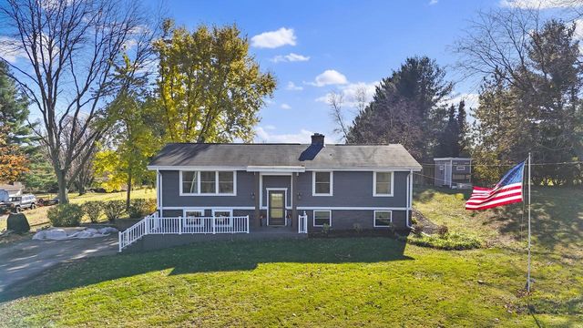 S47W24821 Lawnsdale ROAD, Waukesha, WI 53189