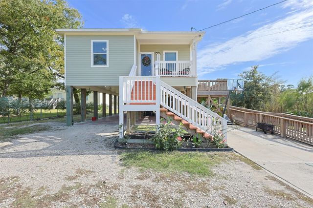 9810 Oak Leaf Drive, Baytown, TX 77521