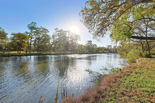 9810 Oak Leaf Drive, Baytown, TX 77521