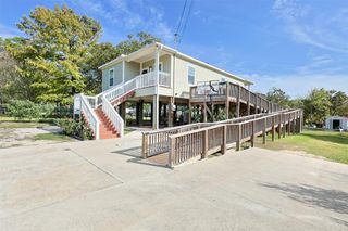 9810 Oak Leaf Drive, Baytown, TX 77521