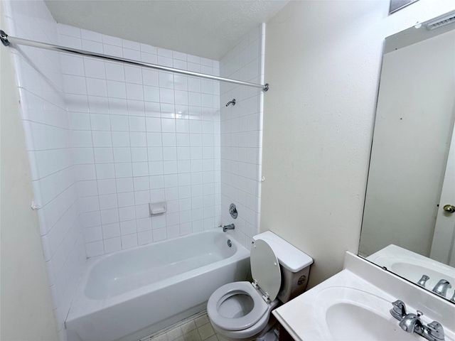 9221 Desirable Drive, La Porte, TX 77571